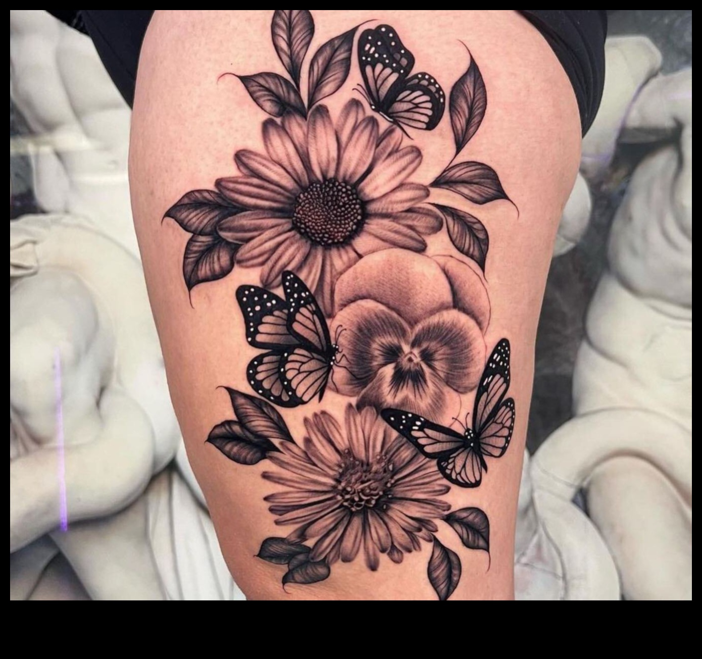 Mai puțin este mai mult: explorați frumusețea subestimată a tatuajelor minimaliste